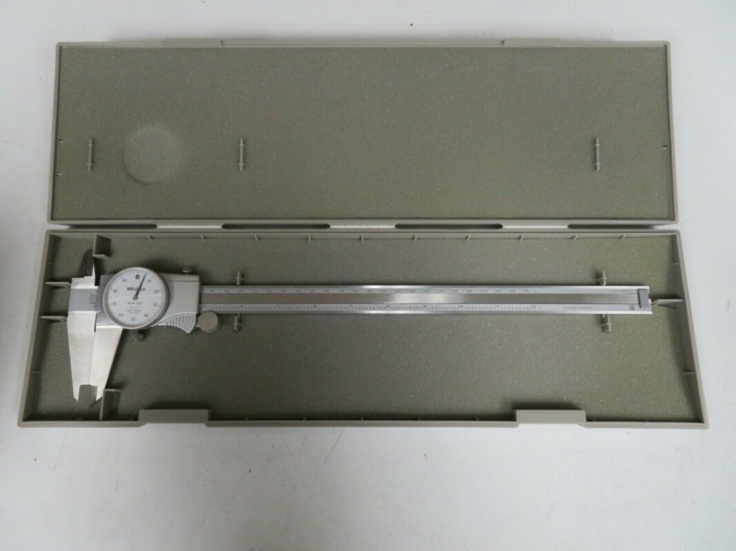 Mitutoyo model 505677 012"/.001" Dial Caliper w/ case OD57