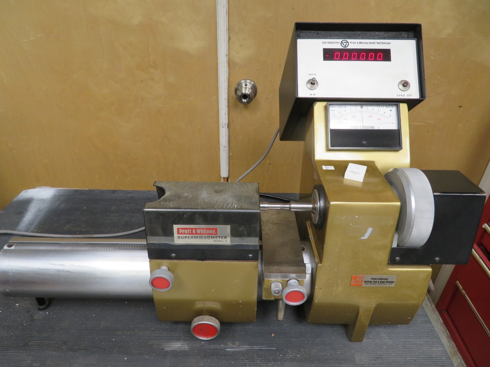 Pratt & Whitney Model C External Supermicrometer Measuring Machine, .00001" QH31