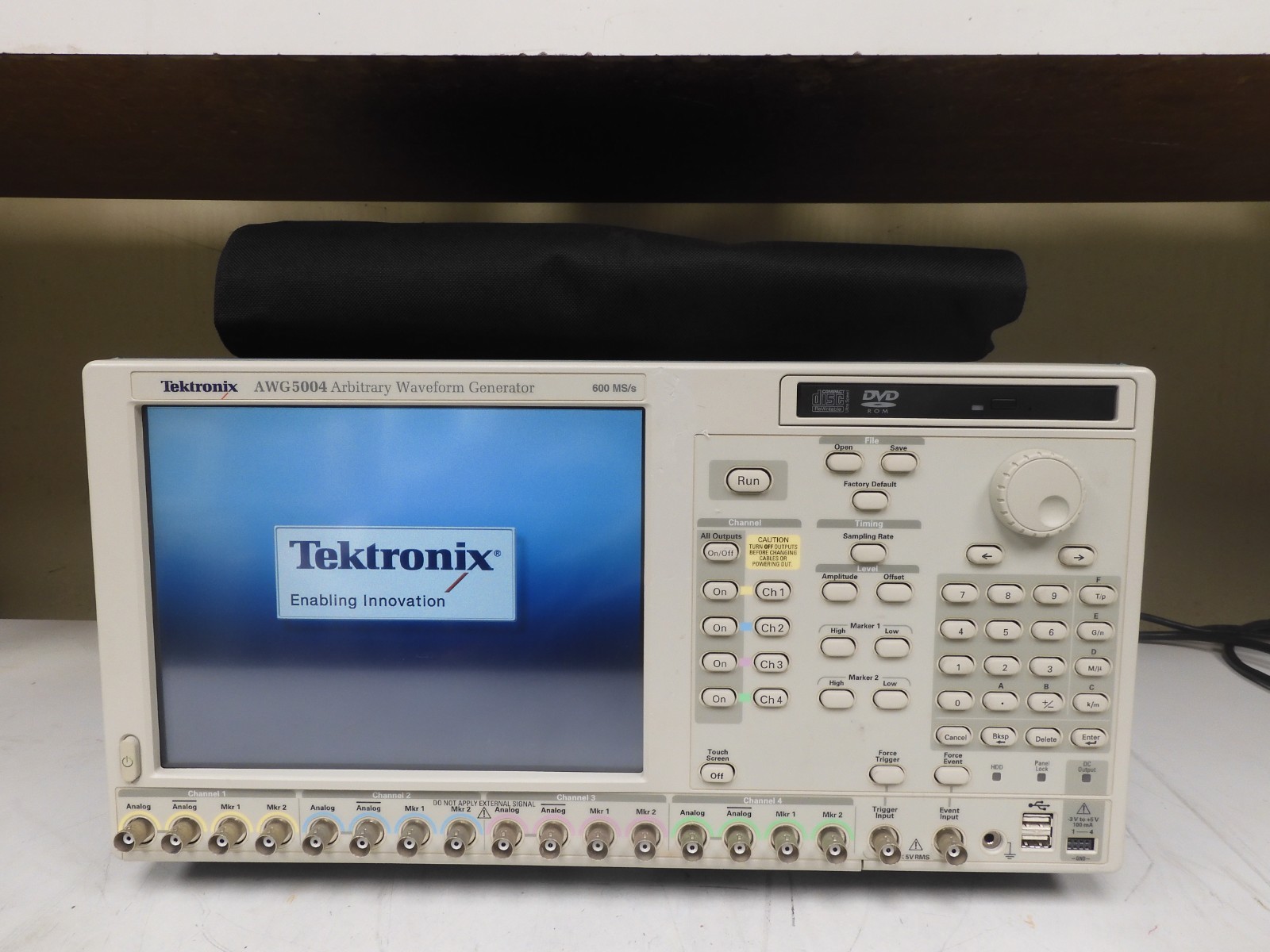 Tektronix AWG-5004 Arbitrary Waveform Generator 600MS/S - QF31