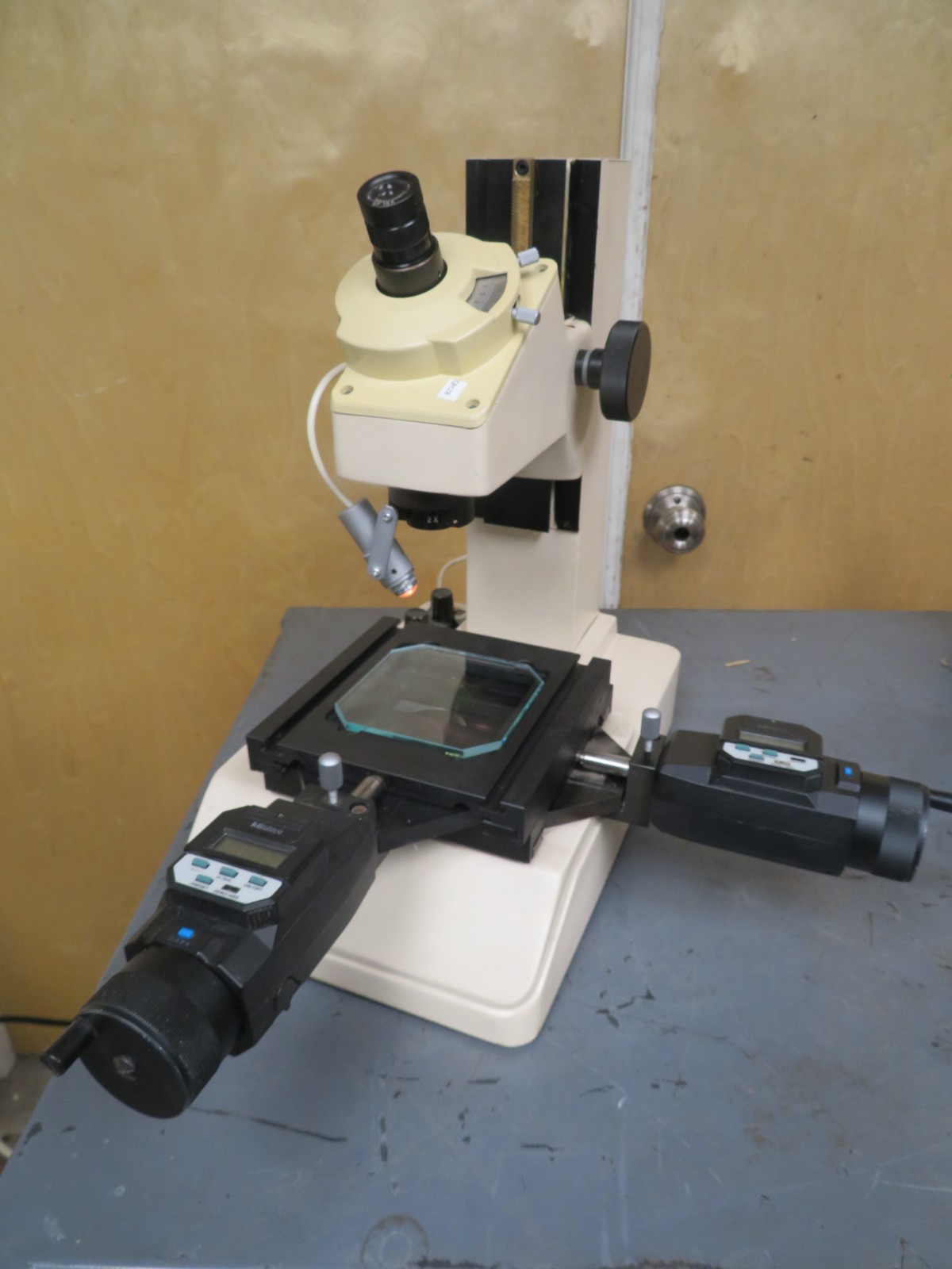 Mitutoyo 176-811A TM Mic Heads 30x Toolmakers Microscope 2 X 2" QH28