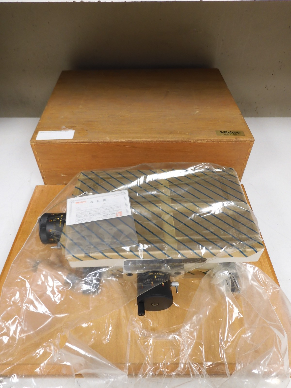 Mitutoyo - model 218-011 - Mitutoyo Cross-travel Table (mm) - NEW - QF07