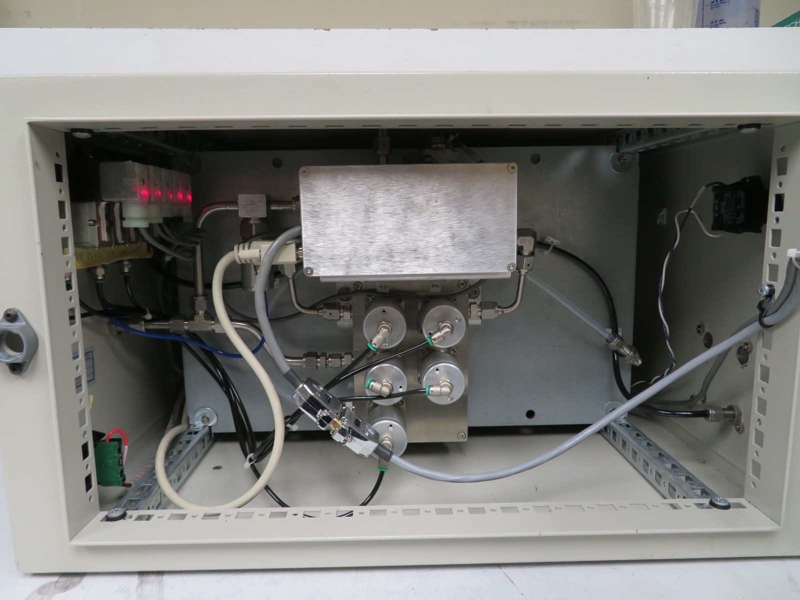 Pfeiffer Vacuum Inc. ATC IL2-010U-010T Leak Test Set QF44 - Image 4