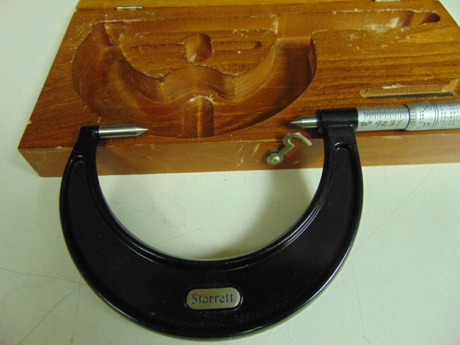 Starrett 34"/.001" Point Micrometer w/ case FV8 Bullseye Calibration