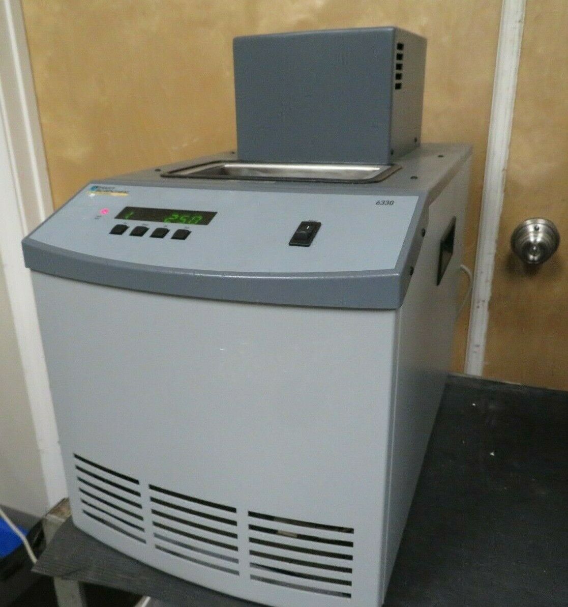 Fluke Hart Scientific 6330 Compact Temperature Calibration Baths 35 °C