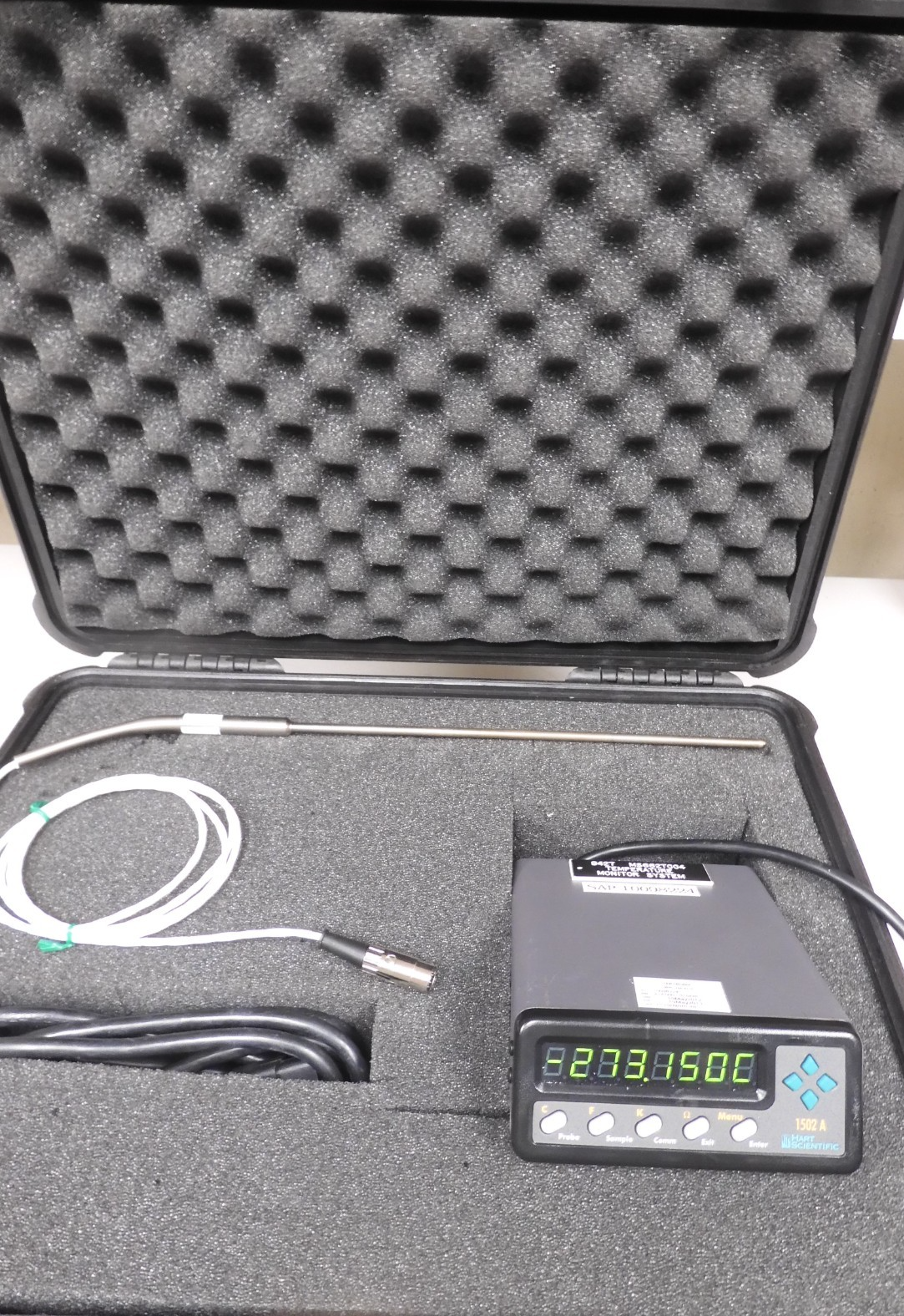 Fluke Hart Scientific - model 1502A - Thermometer Readout w/ probe - QJ34