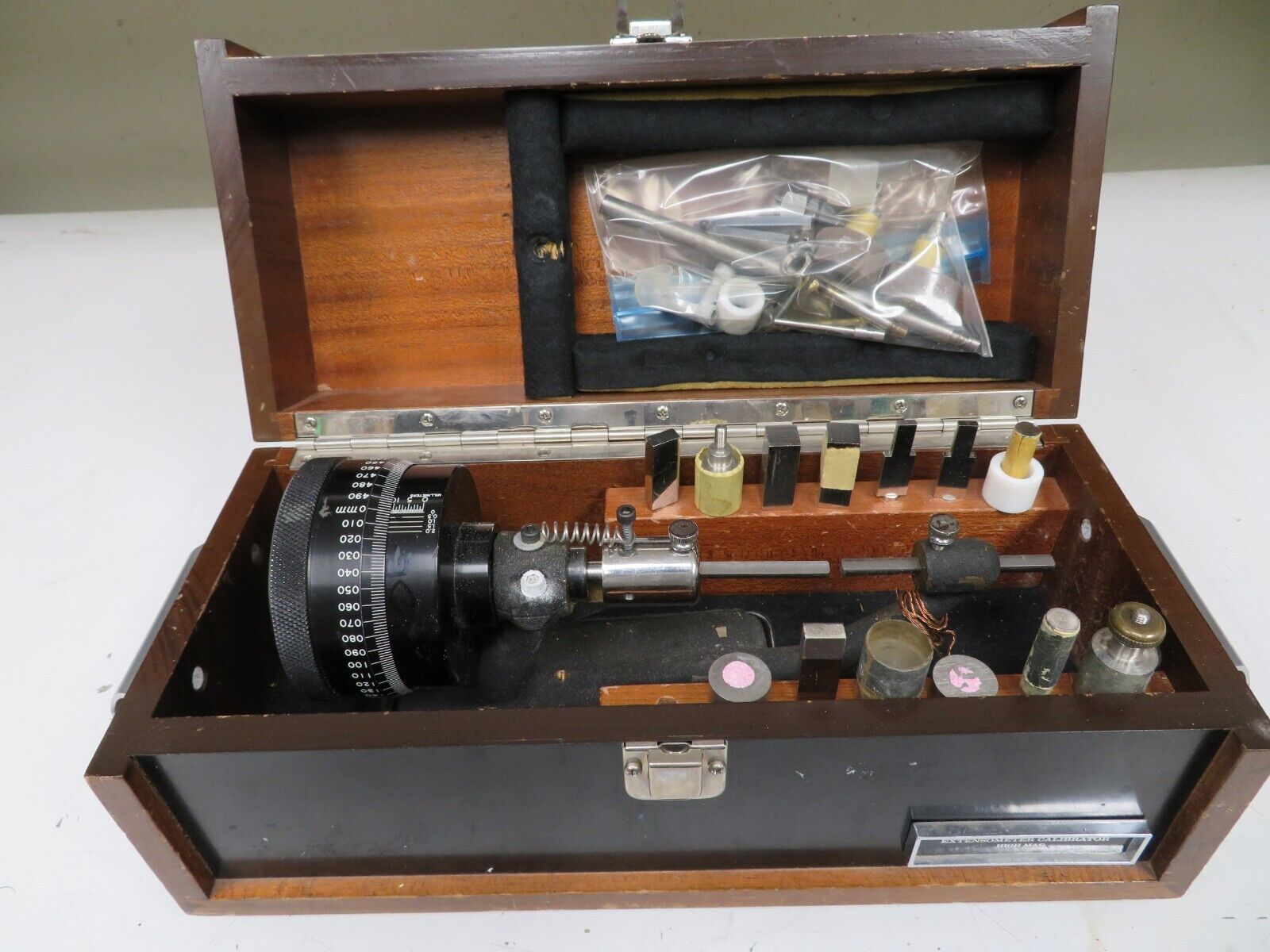 Instron Extensometer Calibrator High Mag Accessory Kit OZ36 Bullseye