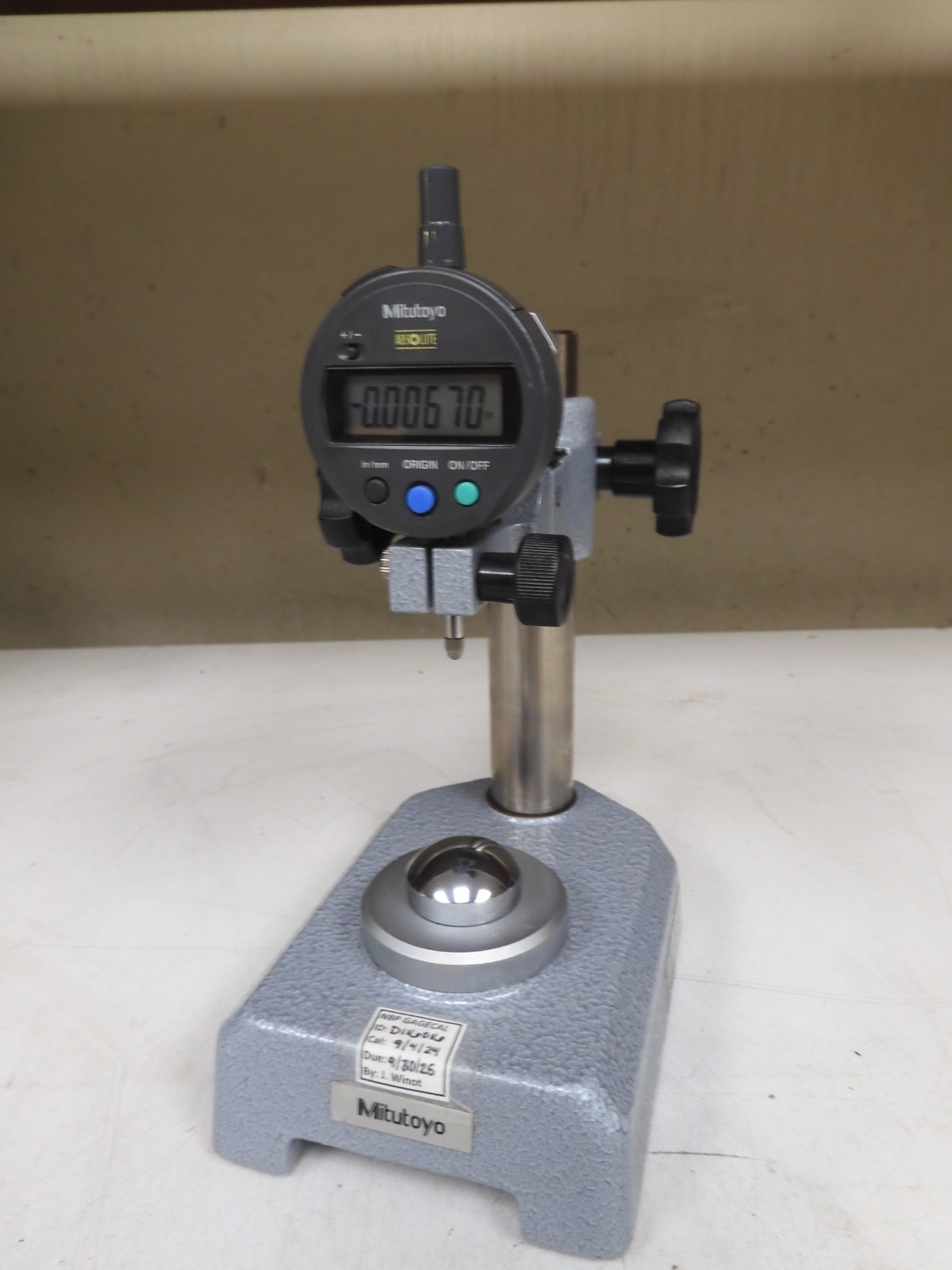 Mitutoyo - model 7002-10 - 0-3"/.0001" Gage Comparator Stand & Indicator - QJ54