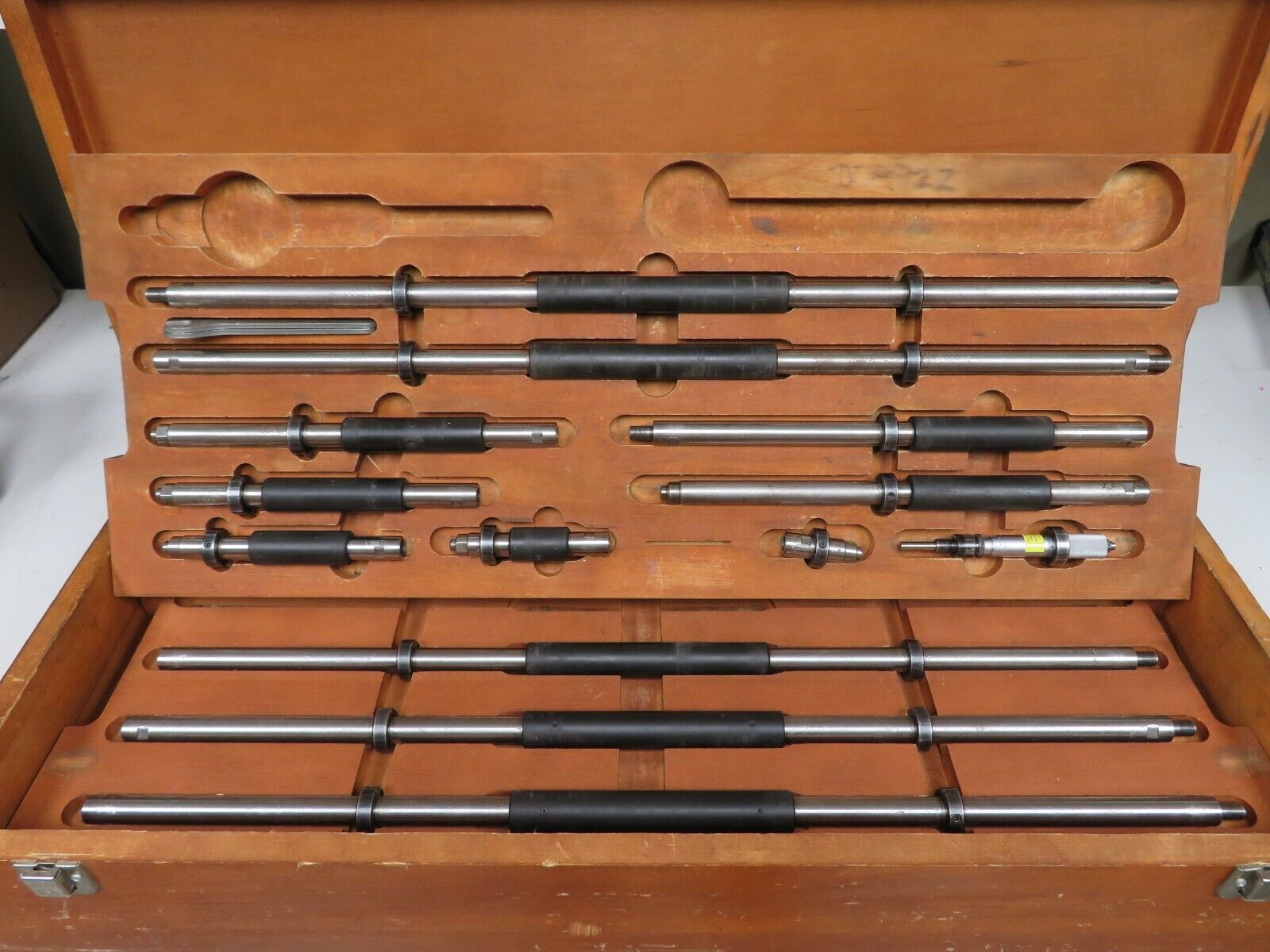 Starrett Model 128BZ Inside Micrometer Set with Case, 6150" Range