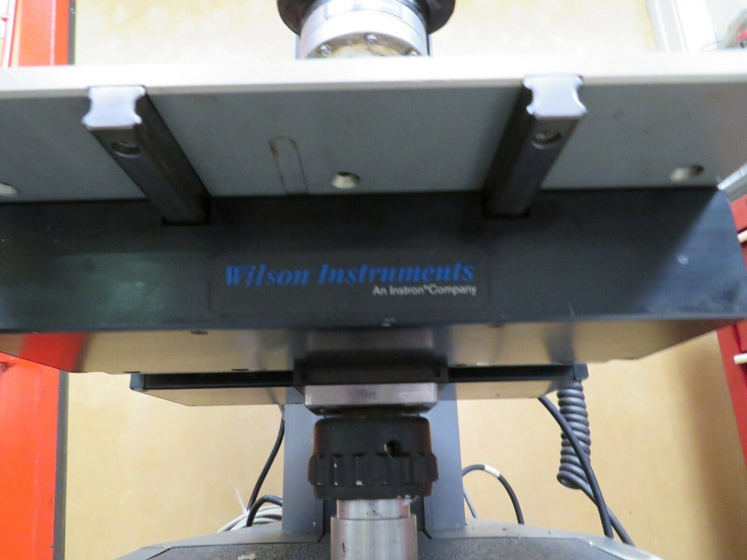 Instron Wilson Hardness Tester Model 2000T Rockwell hardness Tester w