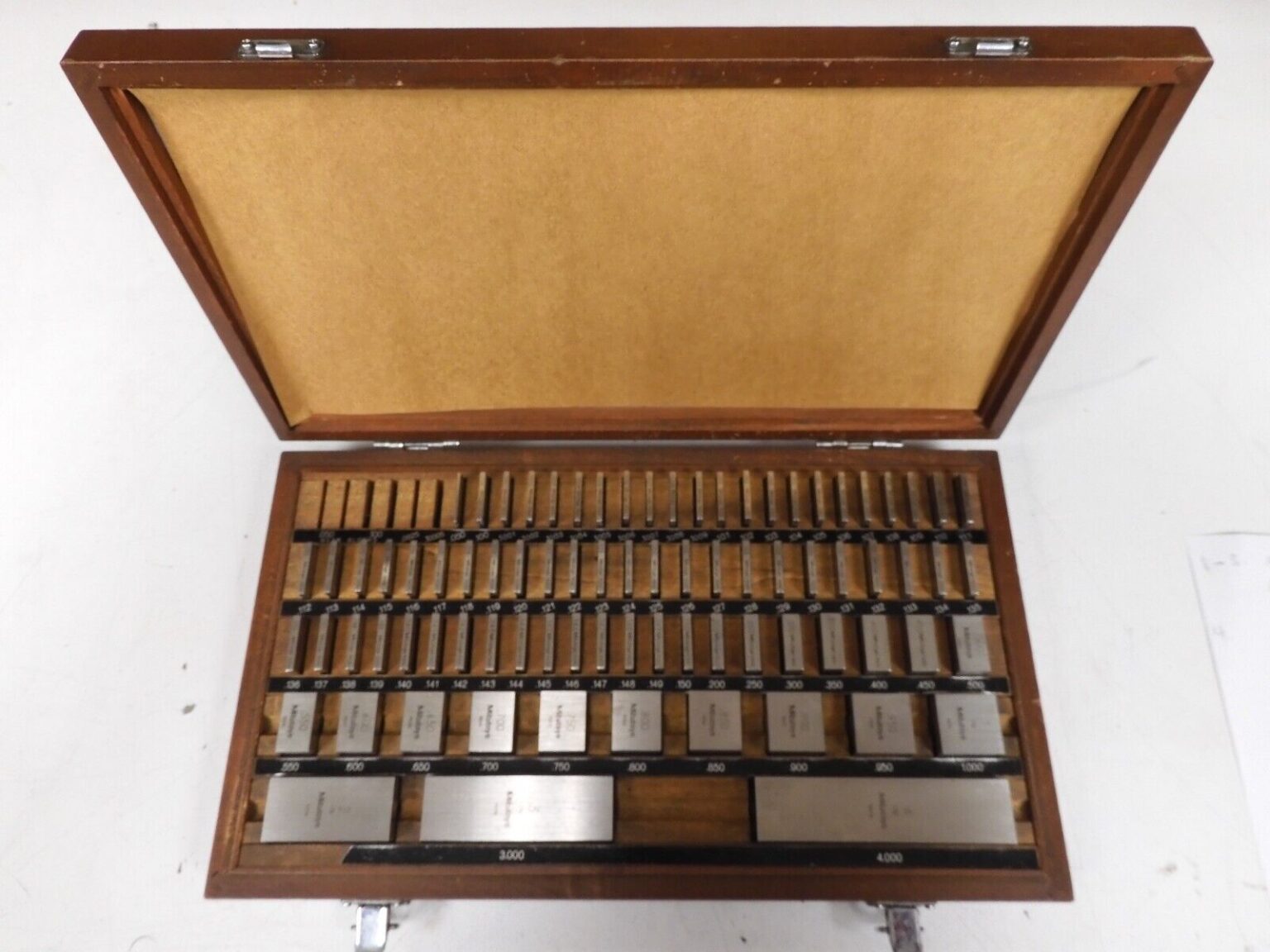 Mitutoyo 516402 81 PCs, English, Square, Grade 2 Gage Block Set