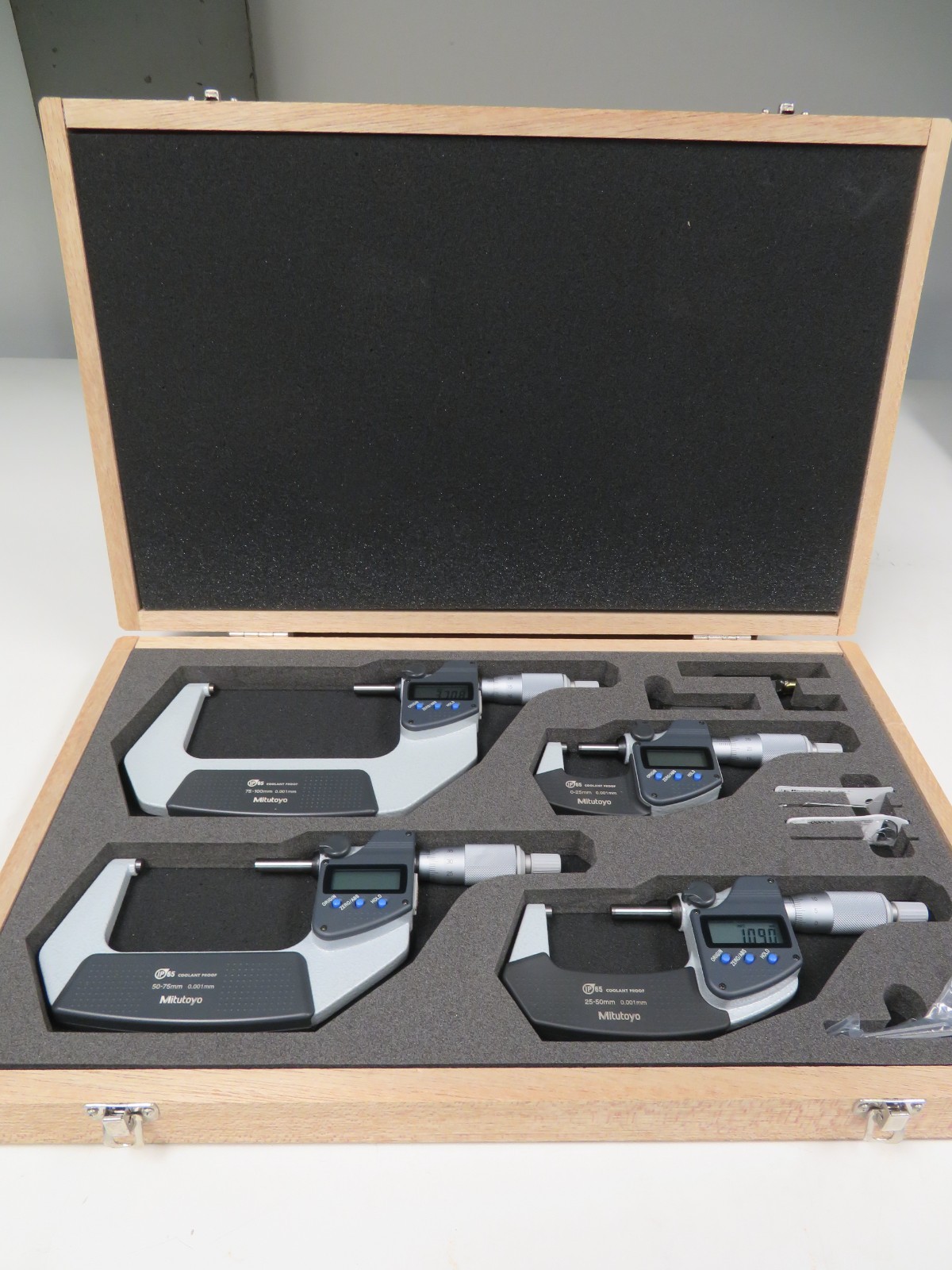 Mitutoyo IP65 Micrometer Set 293-963-30 0-100mm .001mm QK32