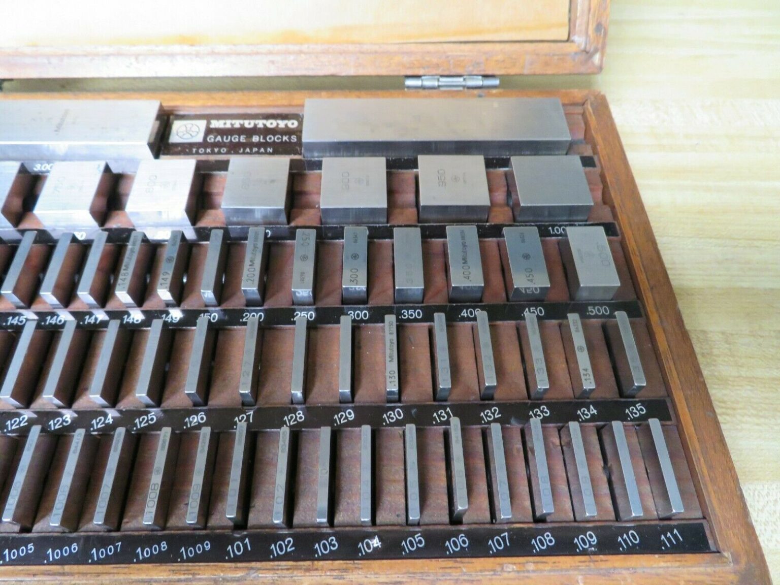 Mitutoyo (Inches) Square Steel Gage Block Set 82 Pcs. OE13 Bullseye