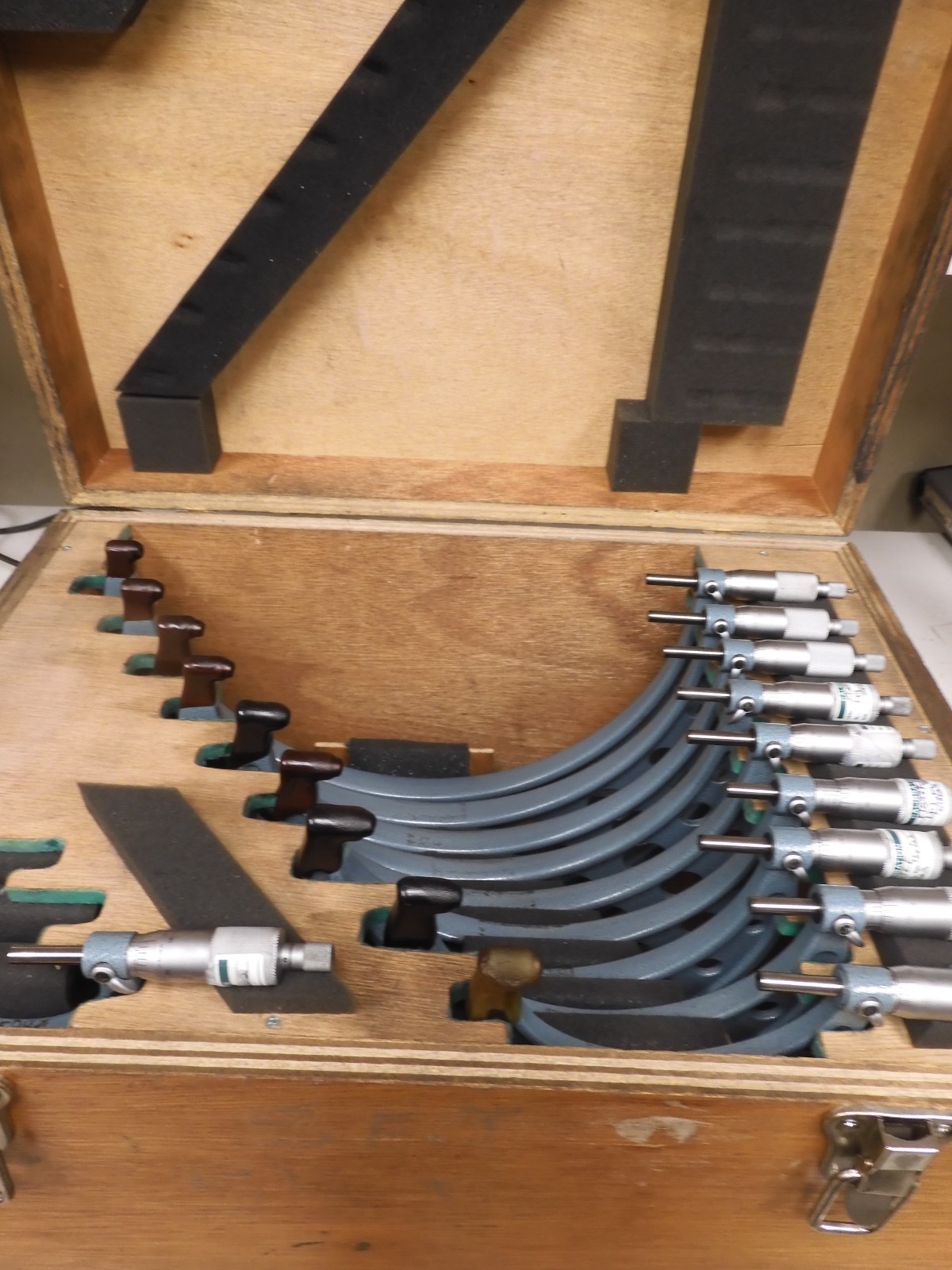 Mitutoyo - model 103 - 2-12"/.0001 Micrometer Set in case - QL13 - Image 3