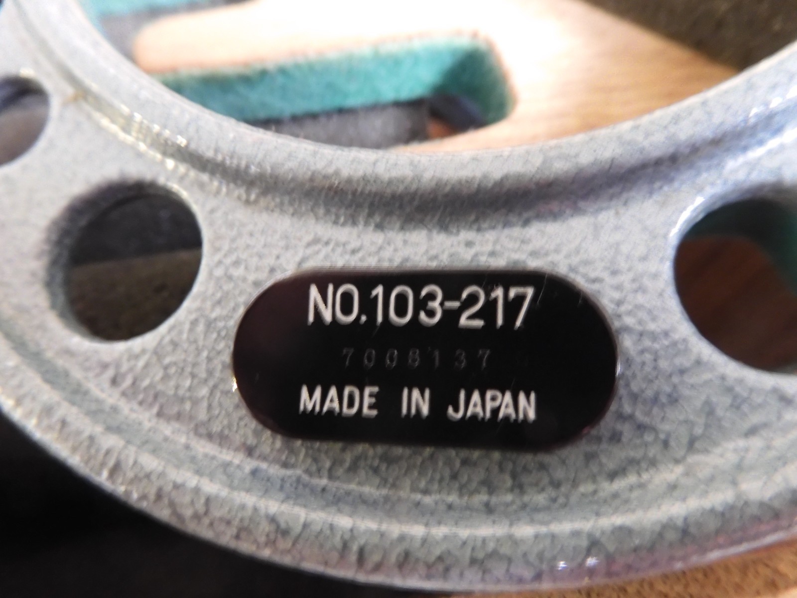 Mitutoyo - model 103 - 2-12"/.0001 Micrometer Set in case - QL13 - Image 5