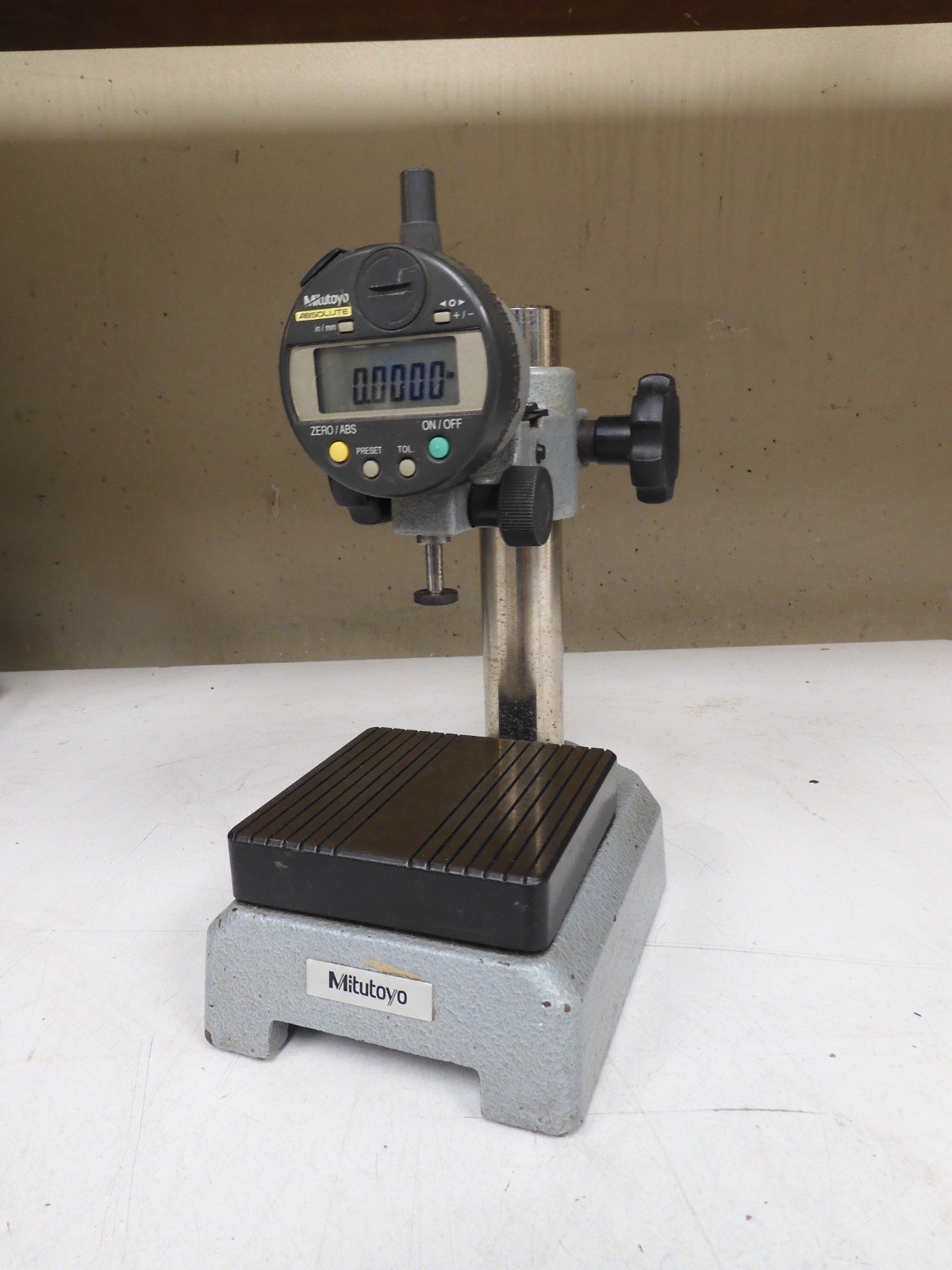 Mitutoyo - model 7002-10 - 0-3"/.0001" Gage Comparator Stand & Indicator - QJ55