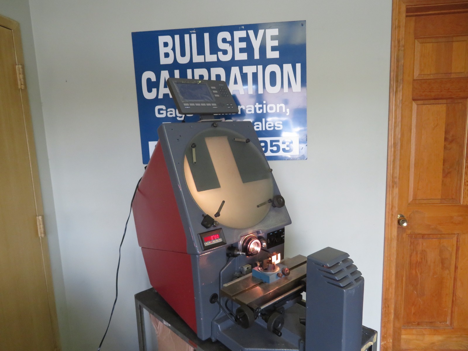 Starrett Kinemetric HE400 Optical Comparator w Digital Readout 10x Lens